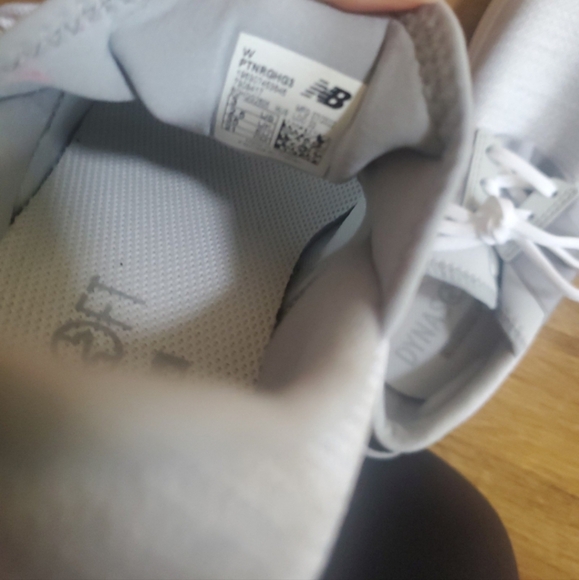 Kids New Balance Shoes Size 3 - Picture 5 of 9